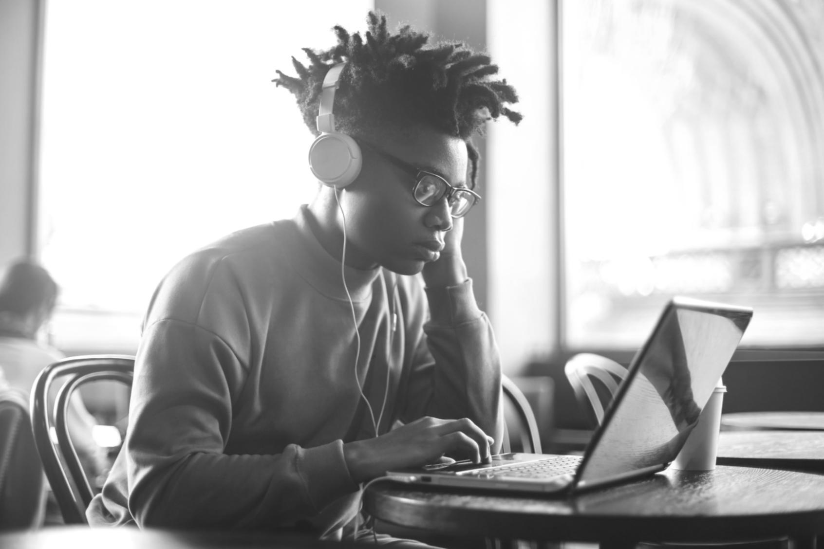 Gruppe bei kollaborativer Lernaktivität